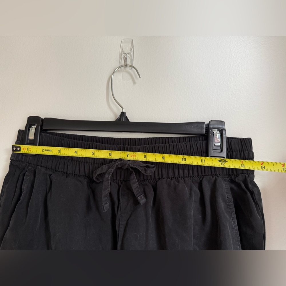 Everlane The Tapered Pant in Butterlite - Black - Picture 7 of 9